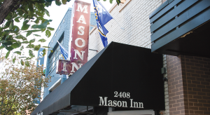 MICHELLE XU/THE HOYA Bouncers did not allow underage seniors to enter the Mason Inn during much of a Dis-O event on Saturday night, although the bar’s management agreed that it could be an 18-and-up event.