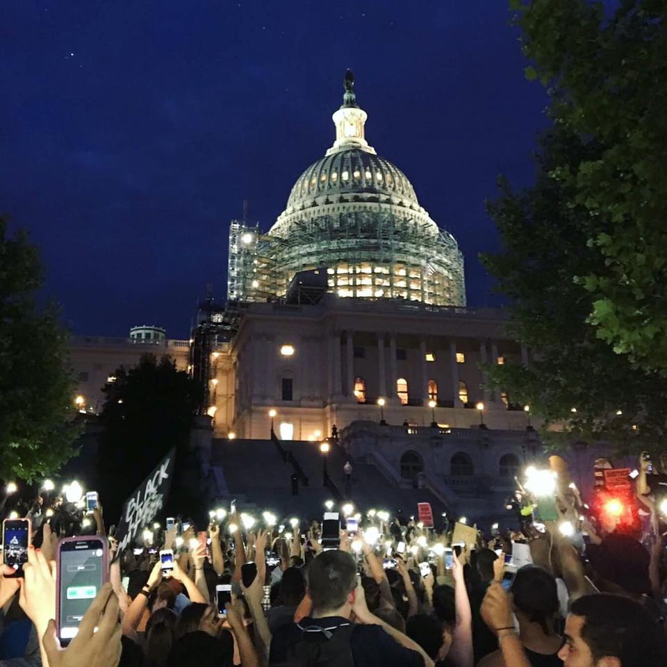 KSHITHIJ SHRINATH/THE HOYA A group of more than 1,000 people, including more than 25 Georgetown students, marched from the White House to Capitol Hill and back last night to protest against police brutality.